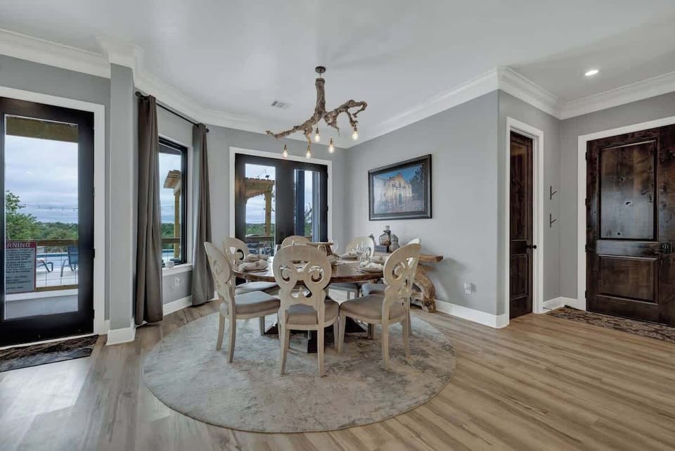House, Multiple Beds, Pool Access (211 Garrison Rd) | Dining