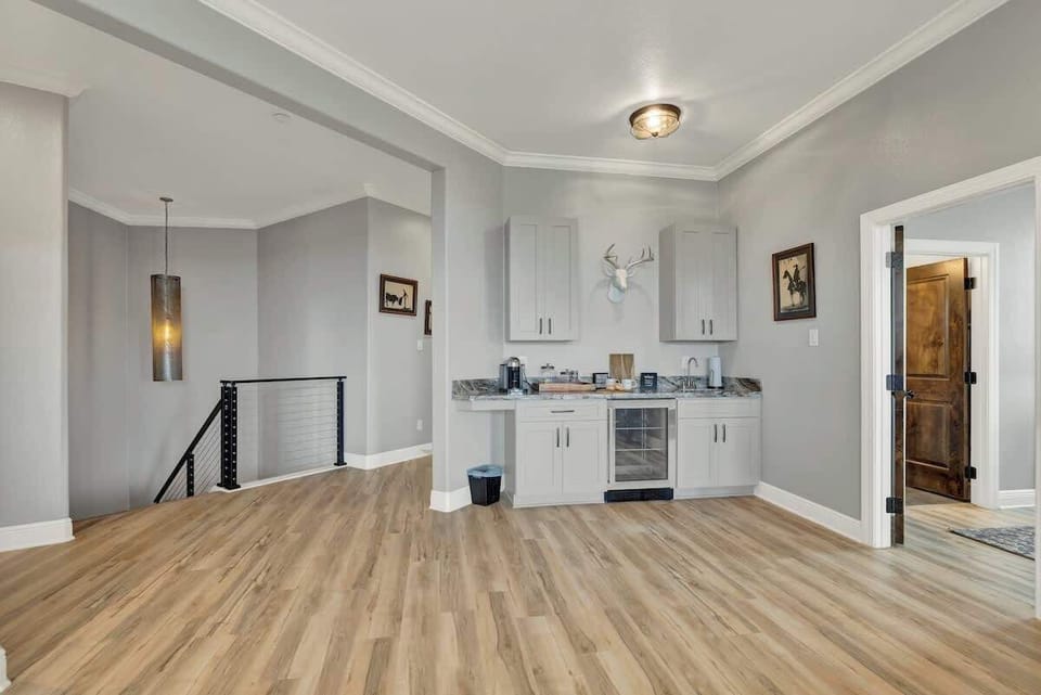 House, Multiple Beds, Pool Access (211 Garrison Rd) | Interior