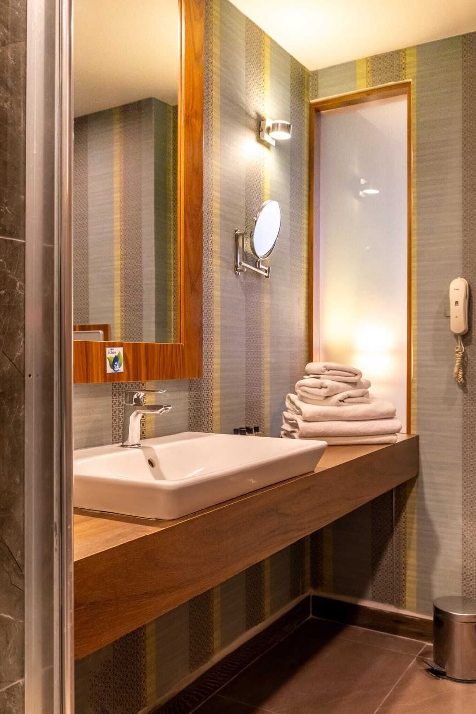 Standard Room | Bathroom | Free toiletries, hair dryer, bathrobes, slippers