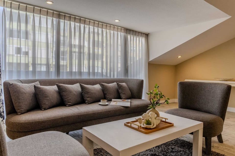 Junior Suite | Minibar, in-room safe, desk, soundproofing