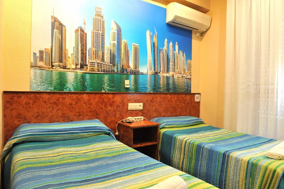 Desk, free WiFi