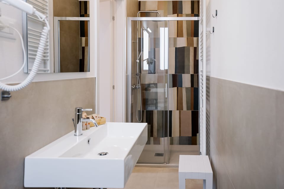 Panoramic Suite | Bathroom | Shower, rainfall showerhead, hair dryer, bidet