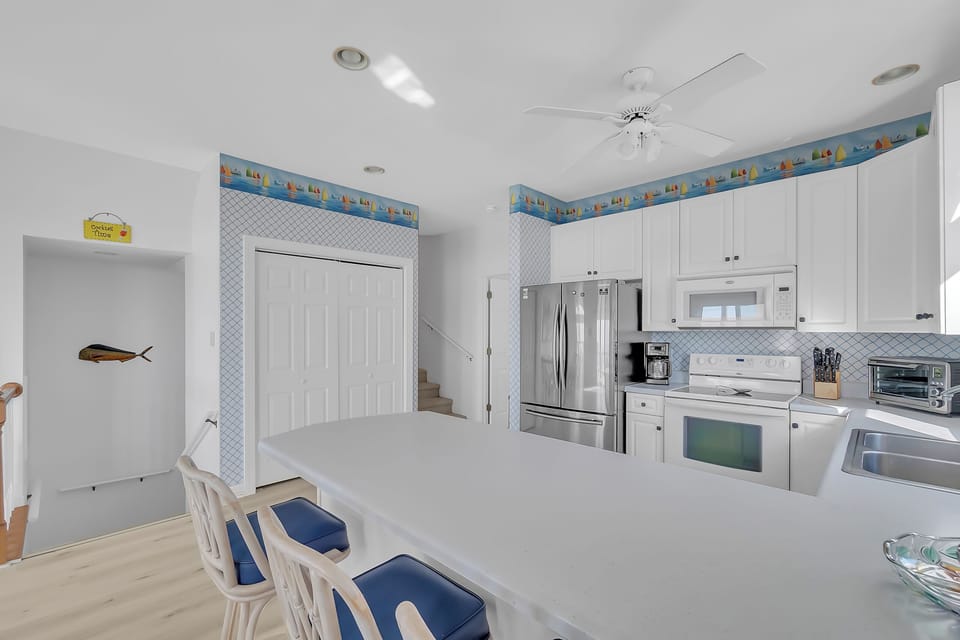 kitchen/laundry- middle/main level