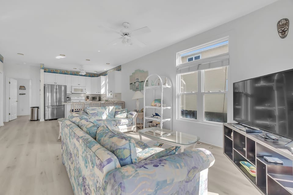 living- middle/main level