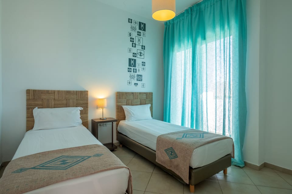Comfort Apartment, Multiple Beds | 2 bedrooms, in-room safe, blackout drapes, bed sheets