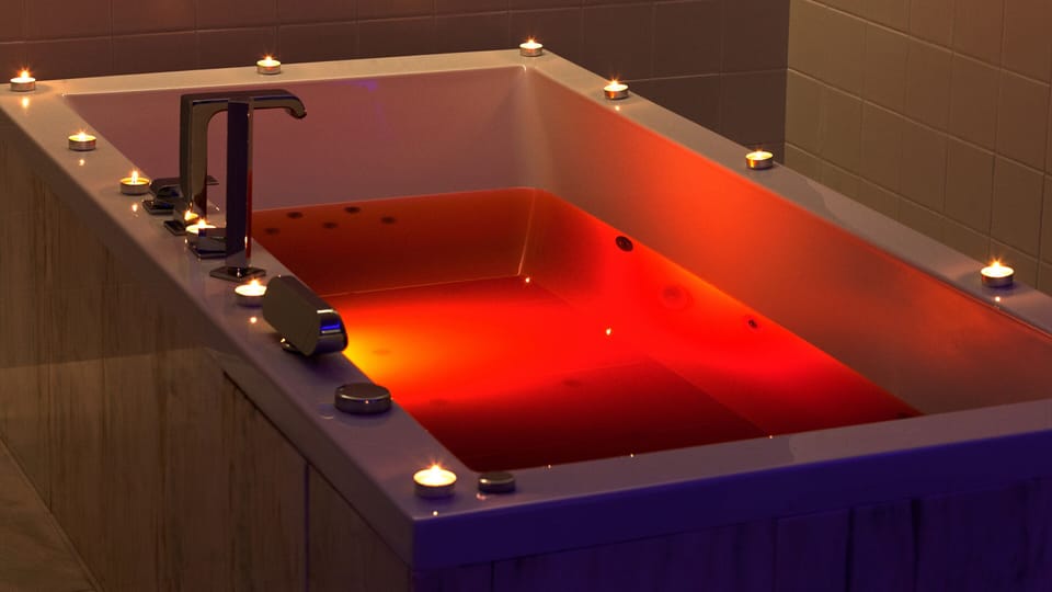 Couples treatment rooms, sauna, hot tub, steam room, Turkish bath