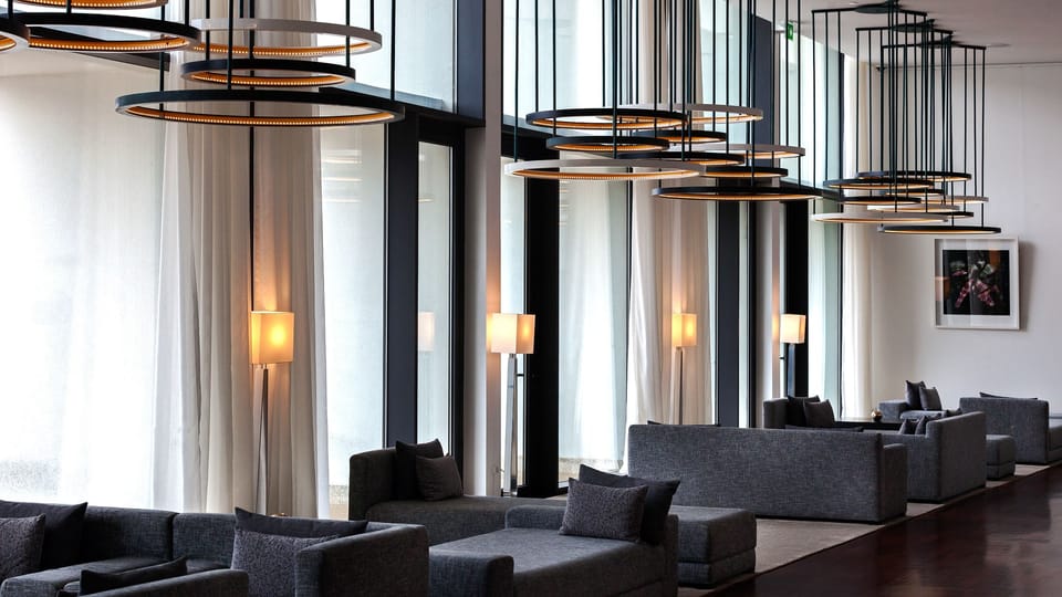 Lobby lounge