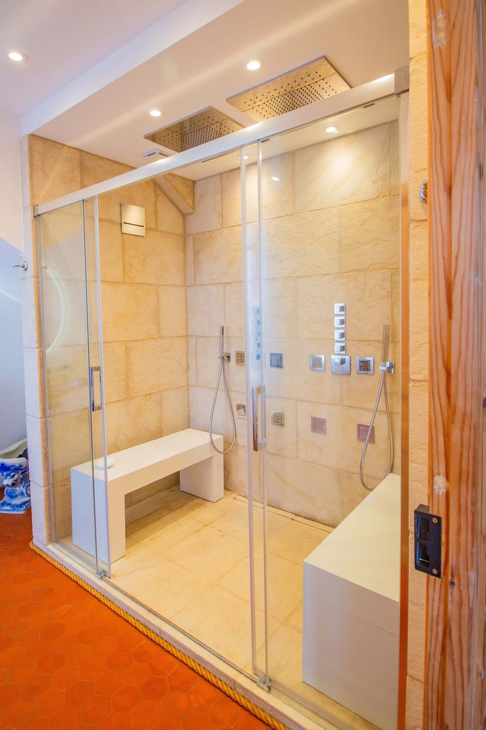 Comfort Double Room | Bathroom | Free toiletries, hair dryer, bathrobes, towels