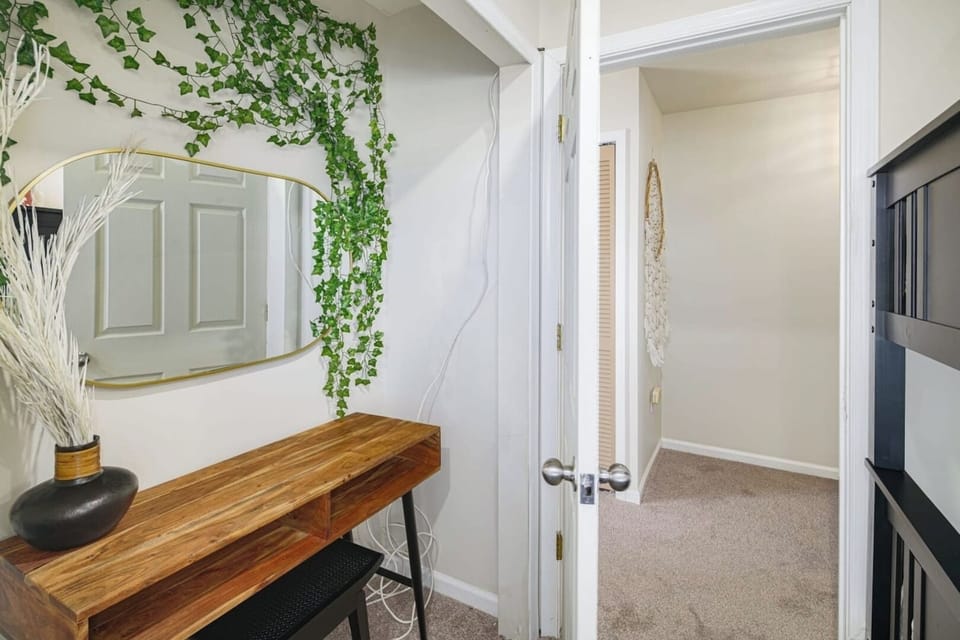 Vanity area in the middle bedroom