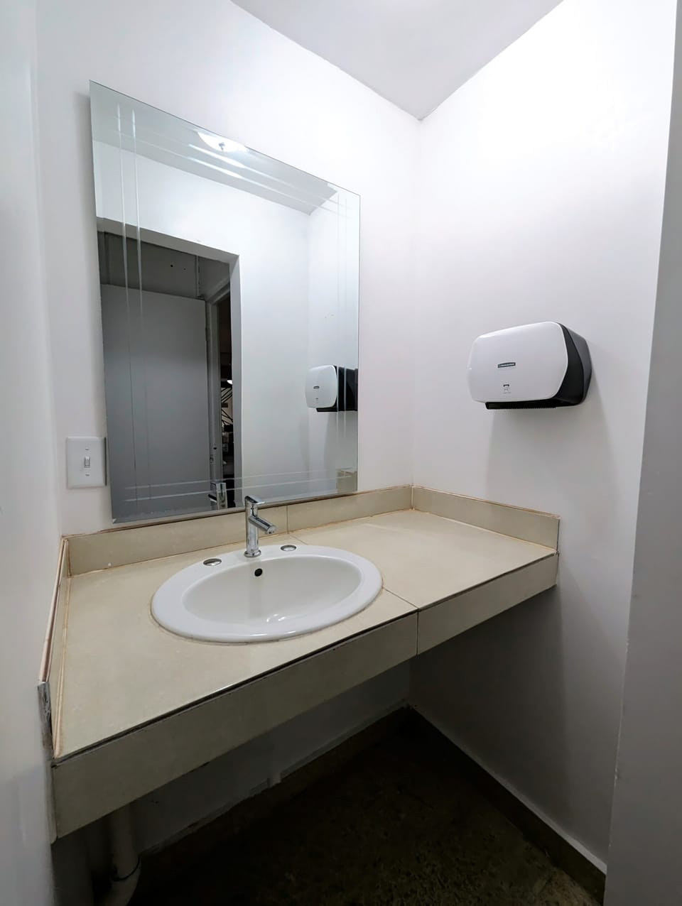 Shower, rainfall showerhead, hair dryer, toilet paper
