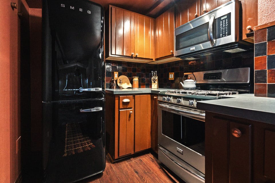 Make a meal, store leftovers, brew tea or coffee, and explore your culinary talents in the full cabin kitchen.