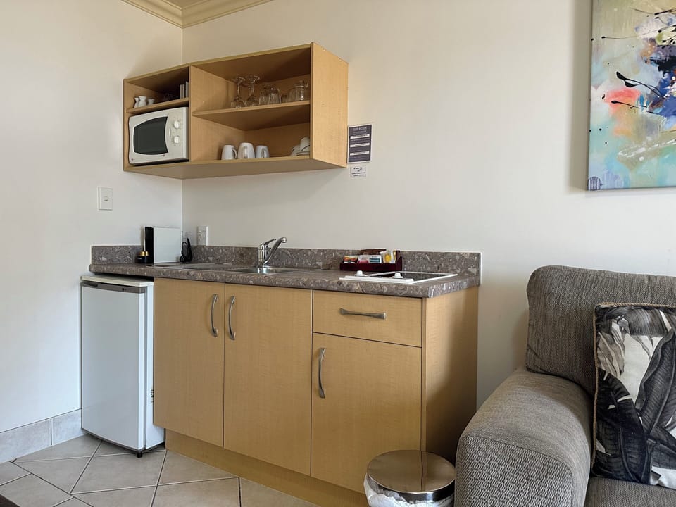 Family Suite | Soundproofing, iron/ironing board, free WiFi, bed sheets