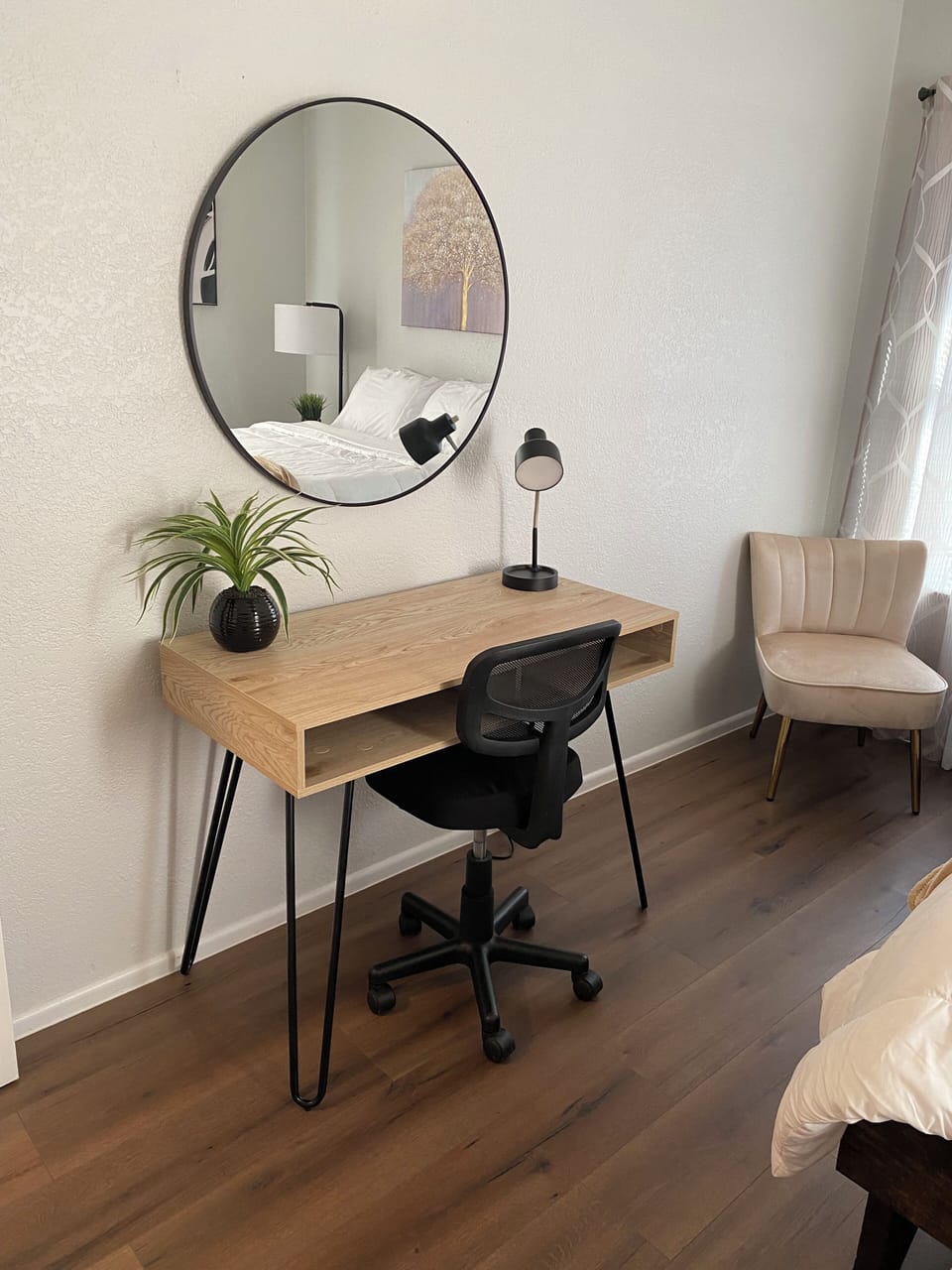 working desk with chair