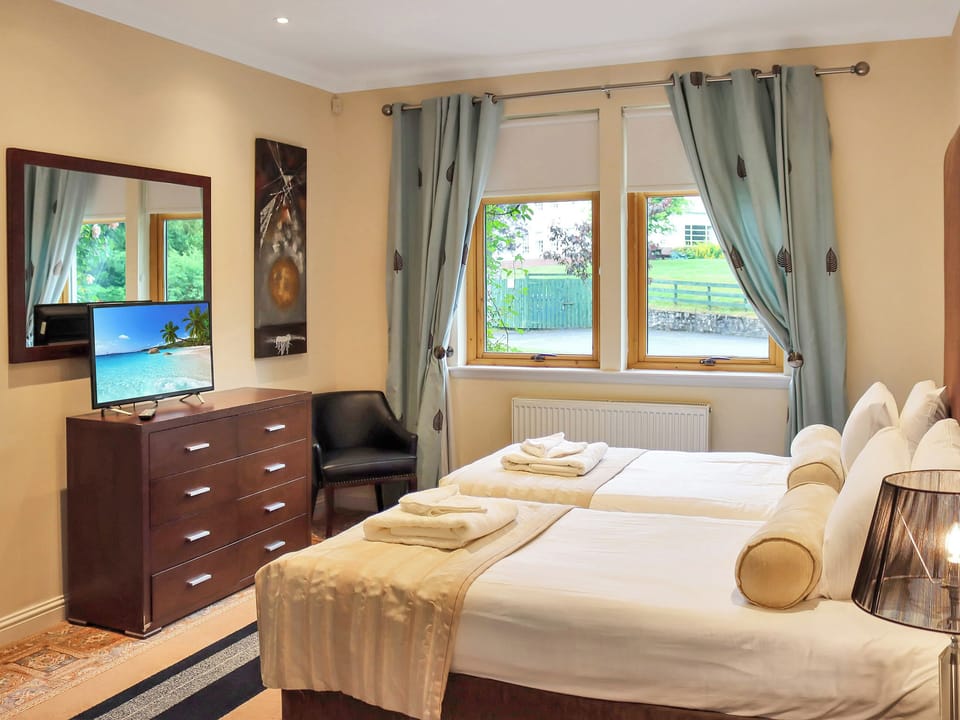Twin bedroom | Family Lodge No.1 - Atholl Palace Holidays, Pitlochry