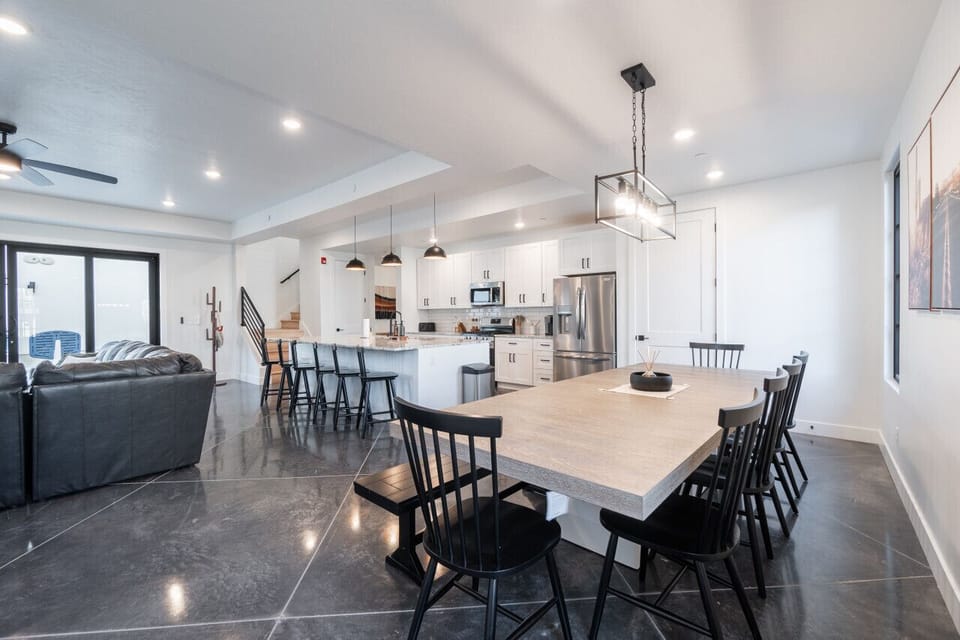 Main House Kitchen/Dining