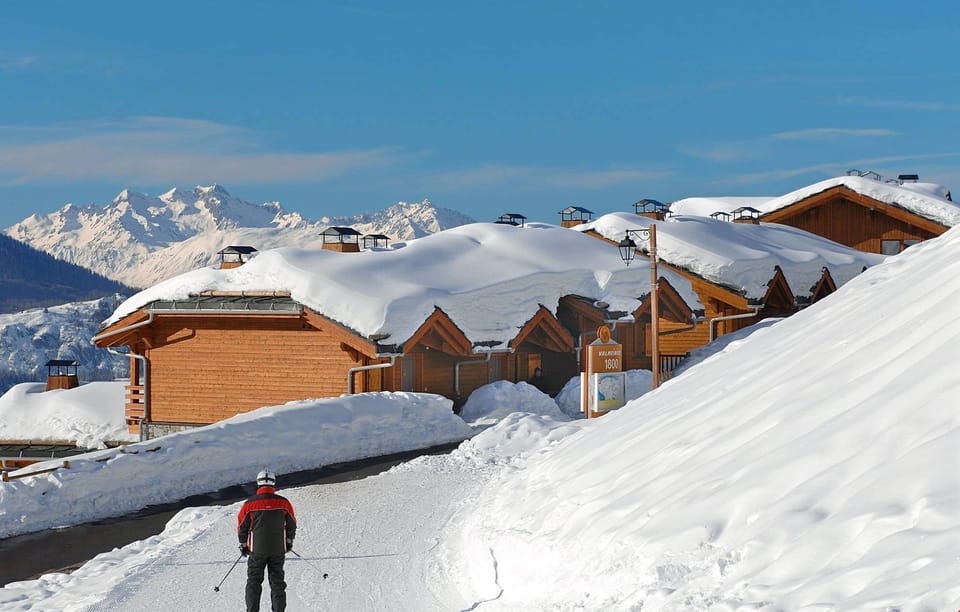 This ski-in/ski-out residence is in the perfect location for a ski vacation
