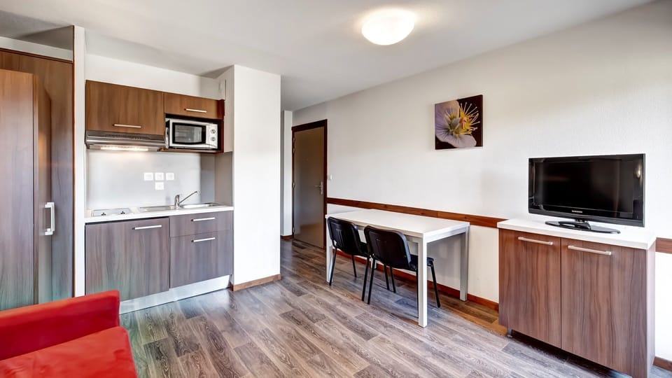 Whip up a quick meal in the kitchenette.