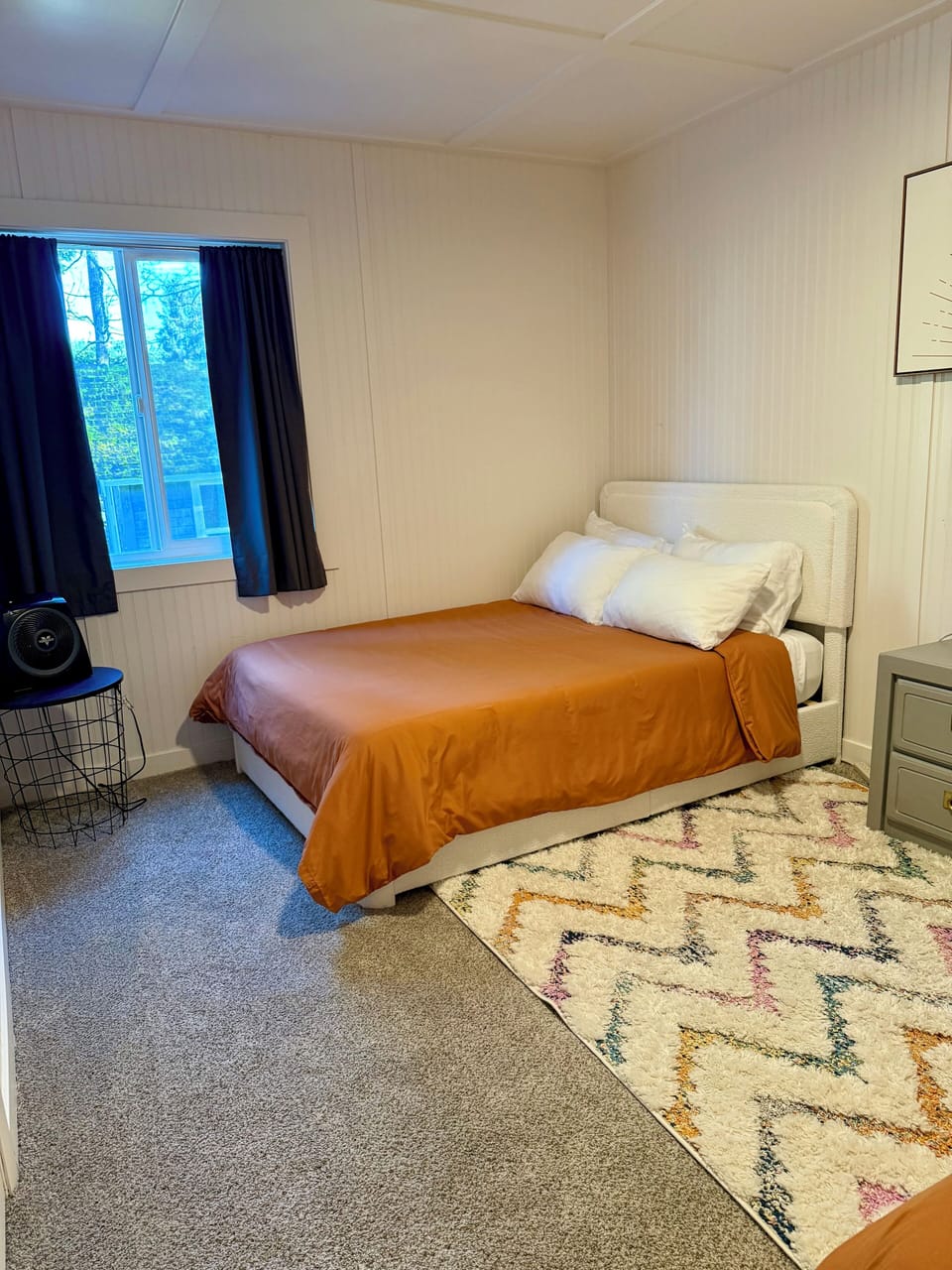 Second downstairs bedroom.