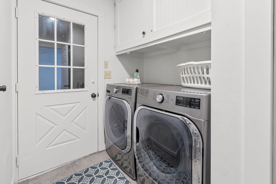 X-large washer and dryer. Stocked with complimentary Tide Pods and dryer sheets.