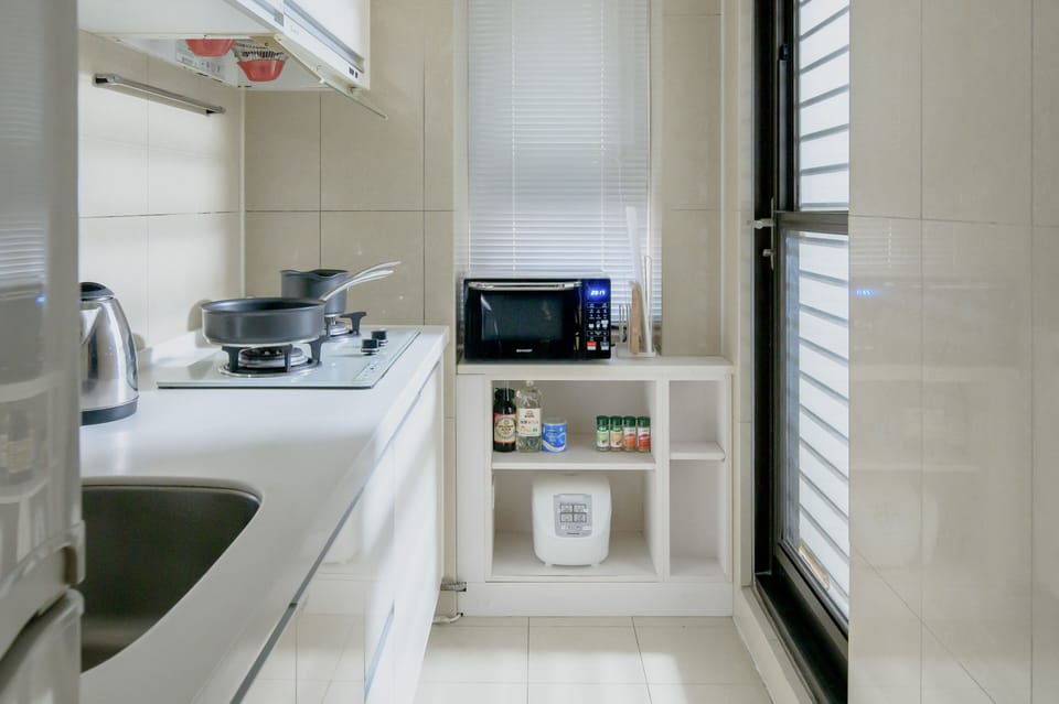 Fully Equipped Kitchen w/ Cooking & Dining Essentials