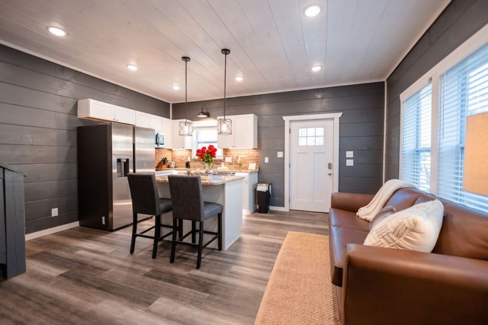 Romantic Cabin | Private kitchen | Ice maker