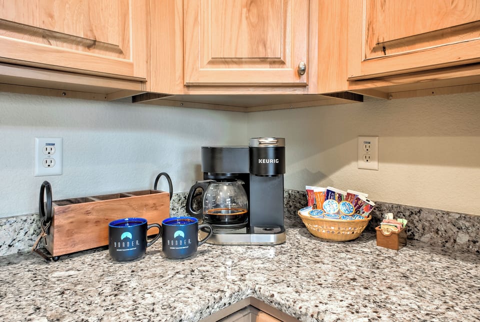 Plenty of small appliances for all your cooking needs