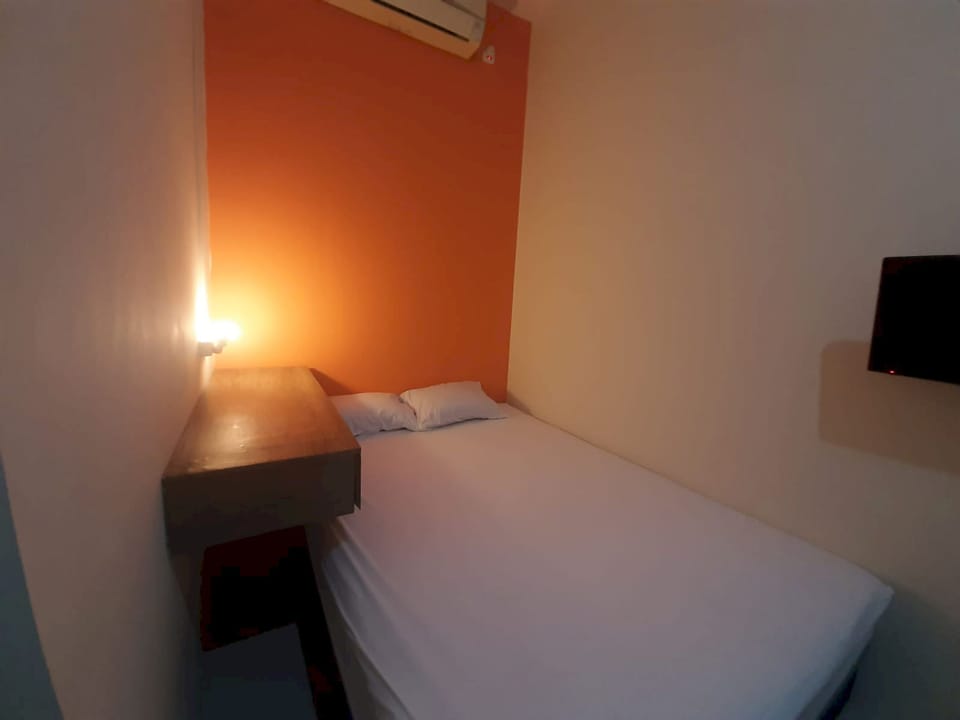 Standard Double Room | Laptop workspace, free WiFi, bed sheets