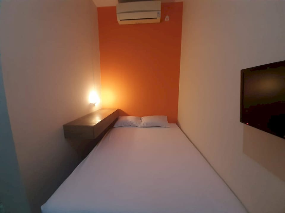 Standard Double Room | Laptop workspace, free WiFi, bed sheets