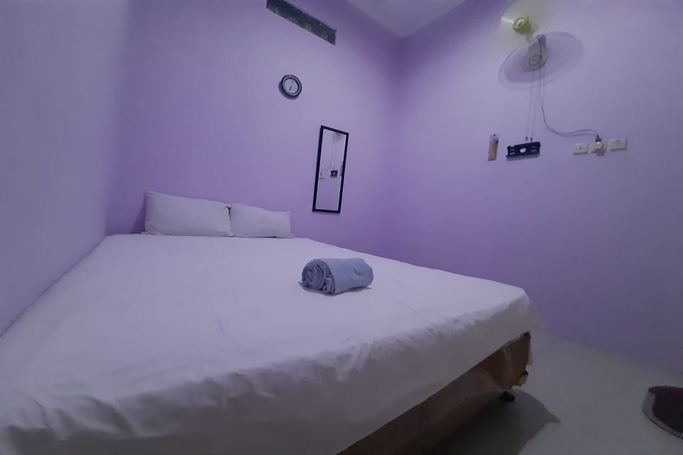 Basic Double Room | Laptop workspace, free WiFi, bed sheets