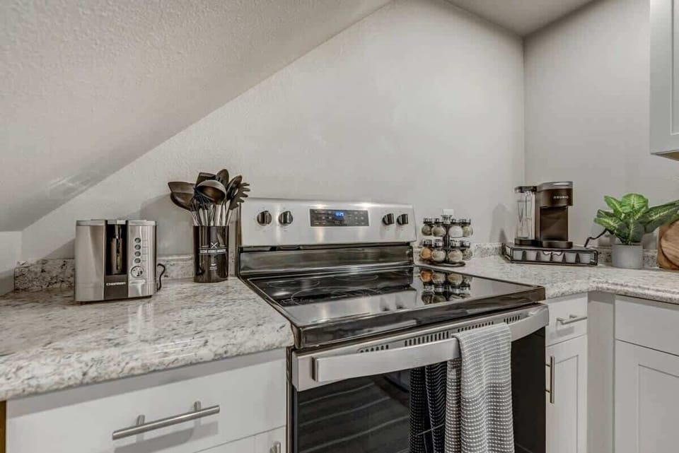 We have a fully equipped kitchen. Along with many other products and appliances, we also offer a refrigerator, microwave, coffee machine, and more!