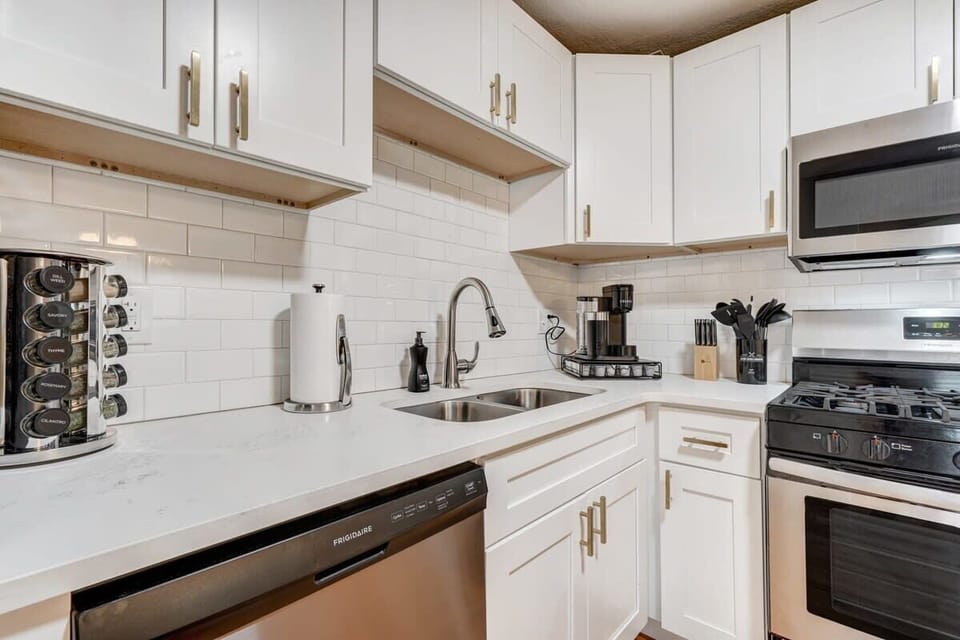 We have a fully equipped kitchen. Along with many other products and appliances, we also offer a refrigerator, microwave, coffee machine, and more!