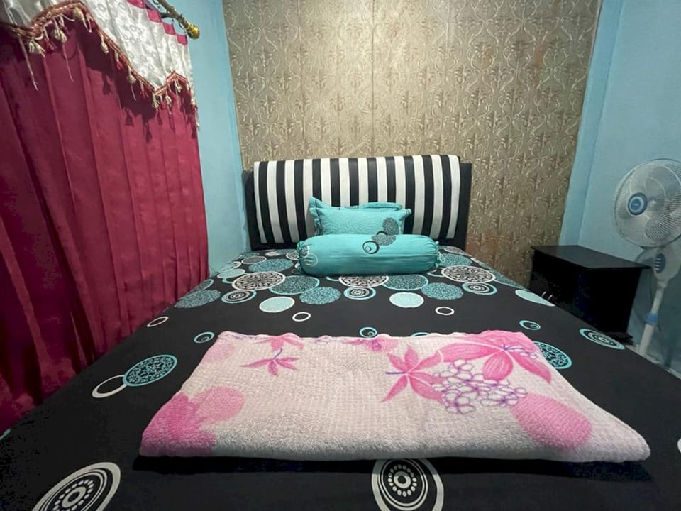 Deluxe Double Room | Laptop workspace, free WiFi, bed sheets