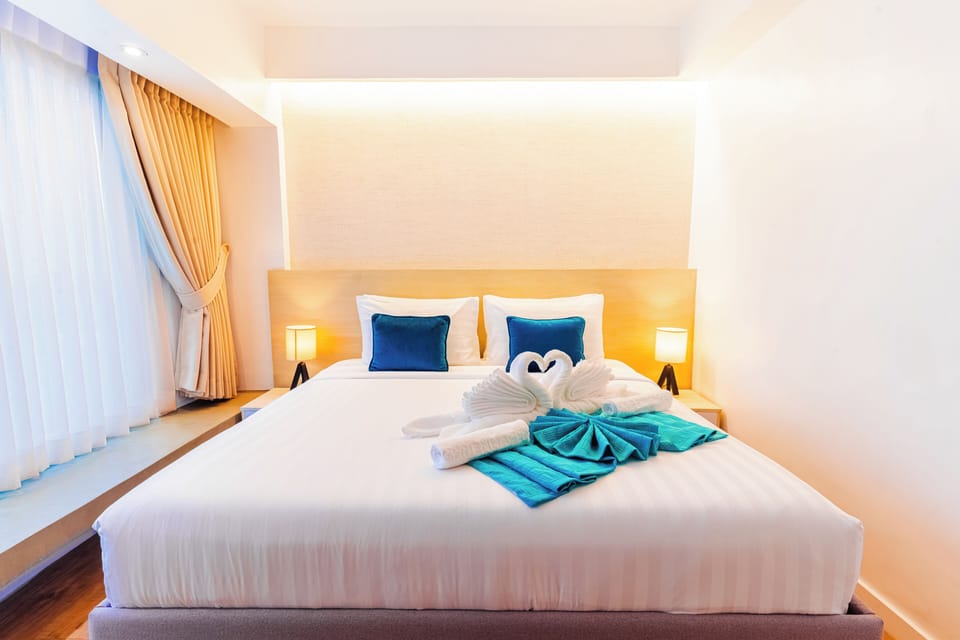 Suite | Premium bedding, in-room safe, blackout drapes, WiFi (free)