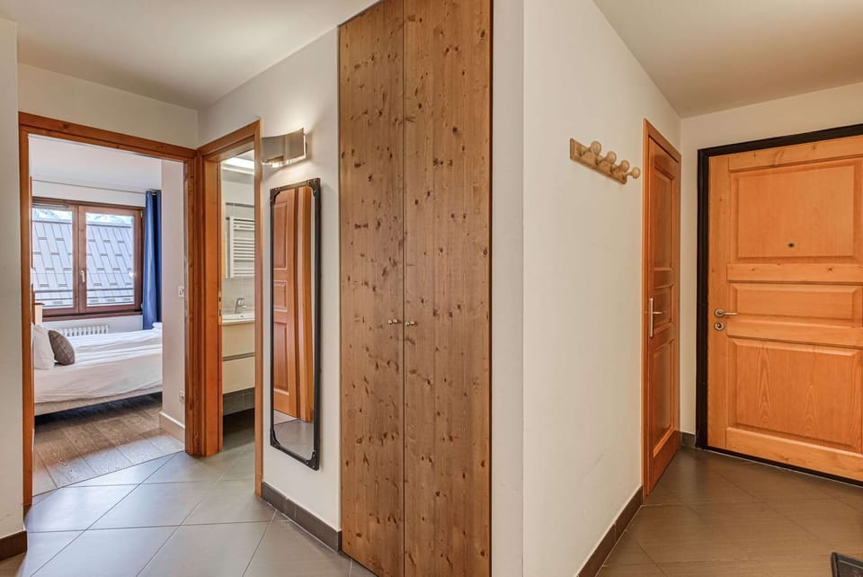 Alpes IV entrance area