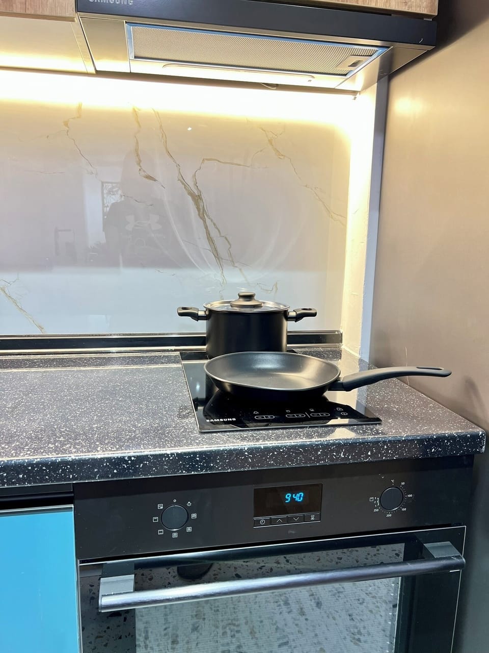 Apartment | Private kitchen | Fridge, oven, stovetop, electric kettle