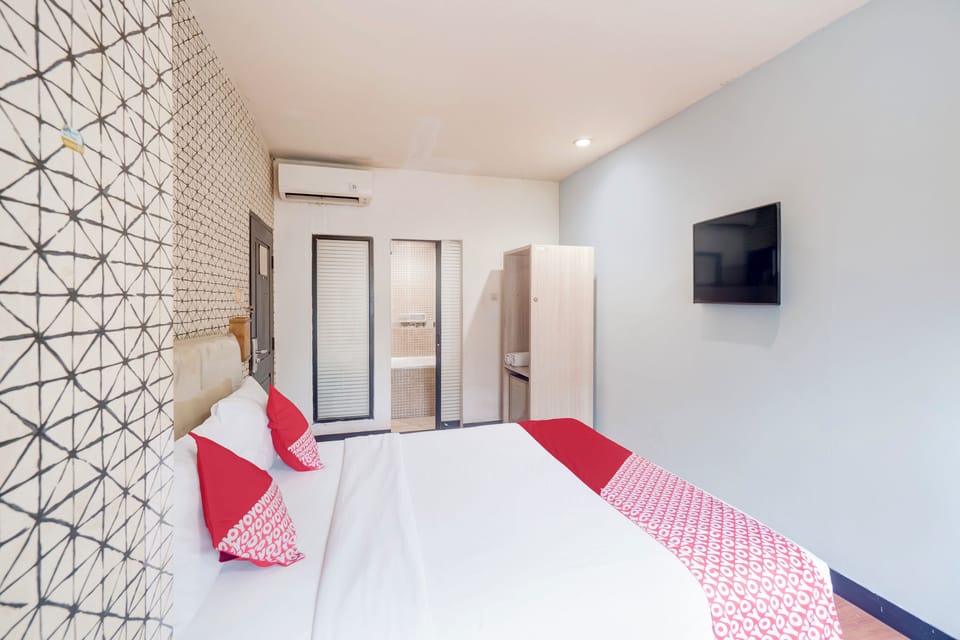 Standard Suite | Laptop workspace, free WiFi, bed sheets