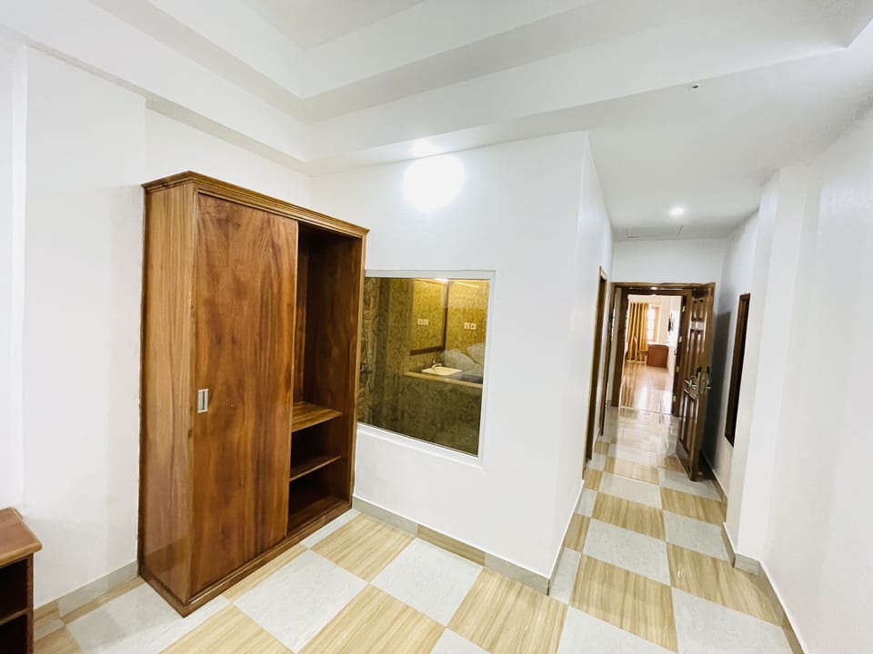 Deluxe Double Room | Bathroom | Shower, free toiletries, slippers, towels