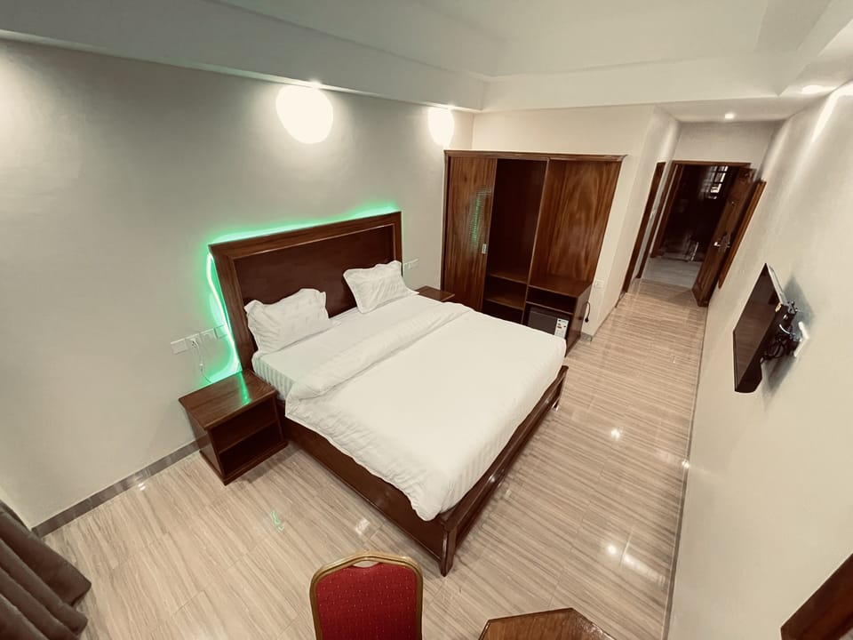 Executive Double or Twin Room | Hypo-allergenic bedding, individually decorated, individually furnished