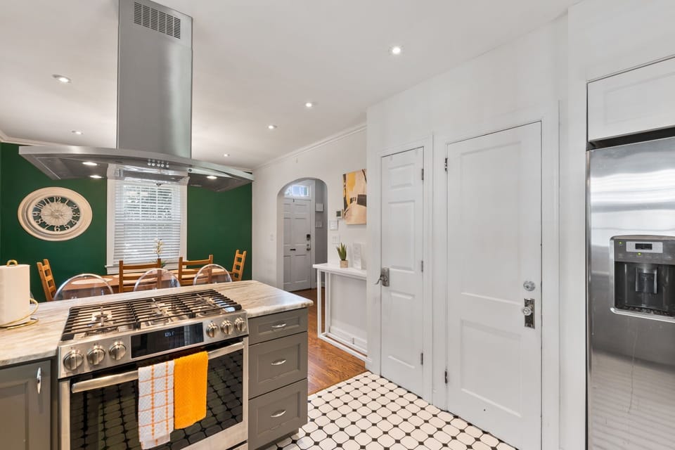 House | Private kitchen | Coffee/tea maker, fridge, microwave, oven