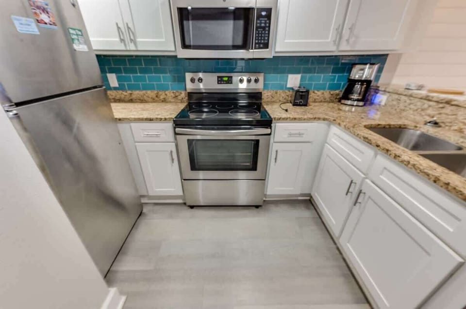 Full Sized Kitchen