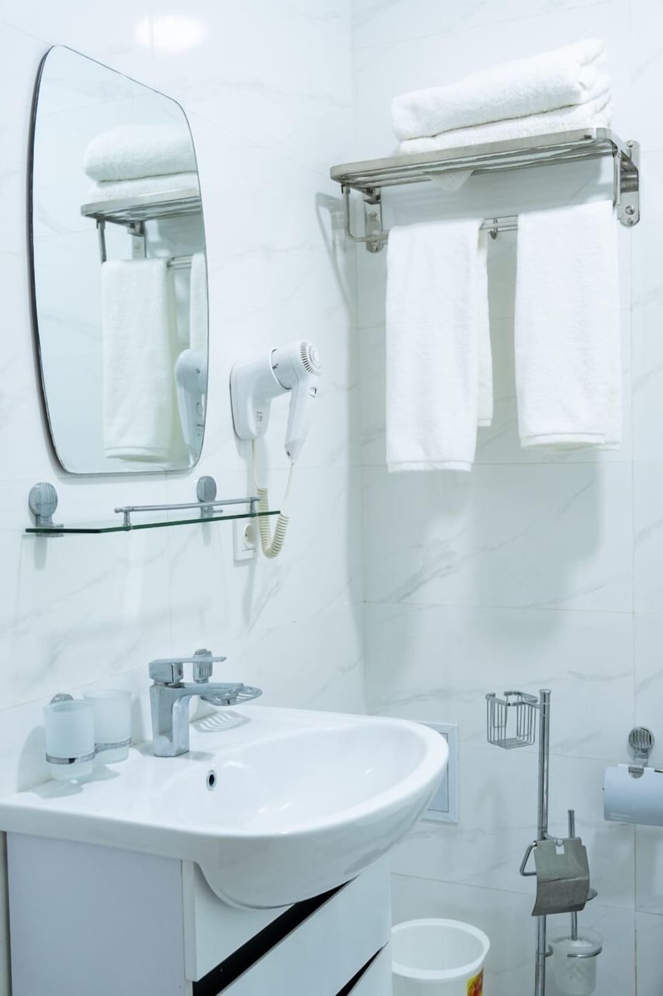 Standard Double Room | Bathroom | Shower, hair dryer, slippers, towels
