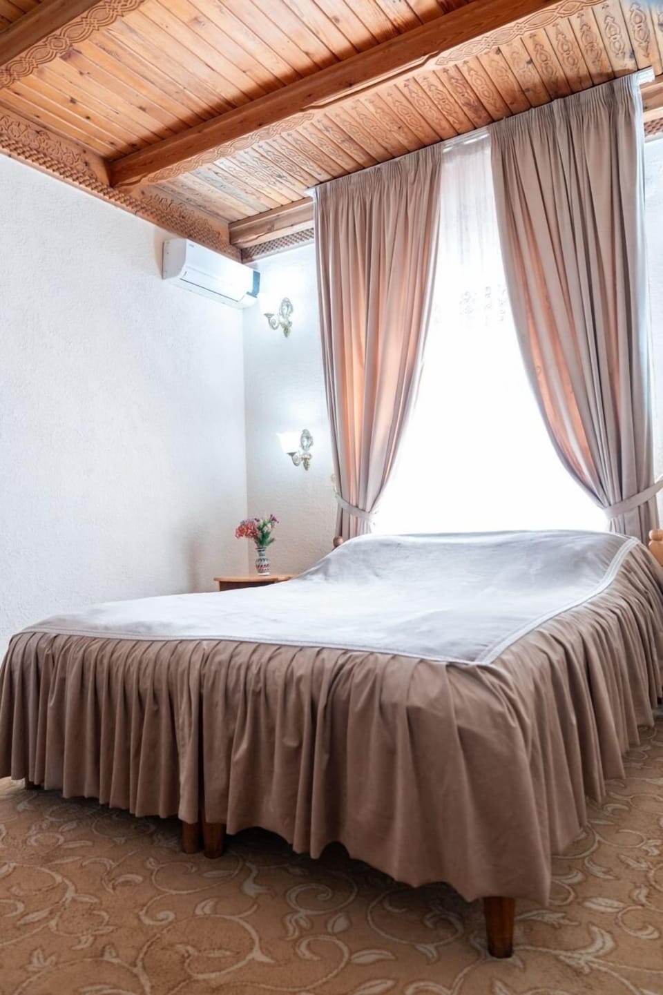 Standard Double Room | Desk, laptop workspace, iron/ironing board (on request), WiFi (free)