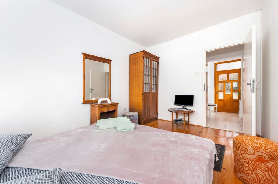 Studio | Free WiFi, bed sheets