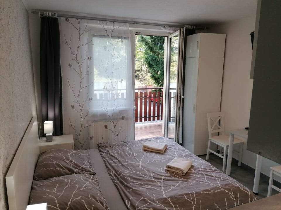 Design Studio, Terrace, Garden View (No.5) | 1 bedroom, hypo-allergenic bedding, in-room safe, laptop workspace