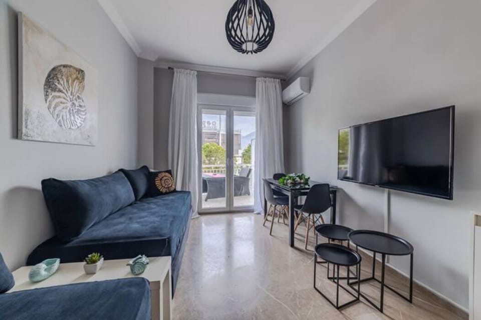 City Apartment | 2 bedrooms, blackout drapes, soundproofing, free WiFi