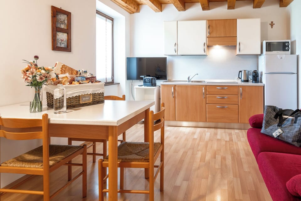 Classic Apartment, 1 Bedroom | Private kitchen | Fridge, microwave, coffee/tea maker, electric kettle