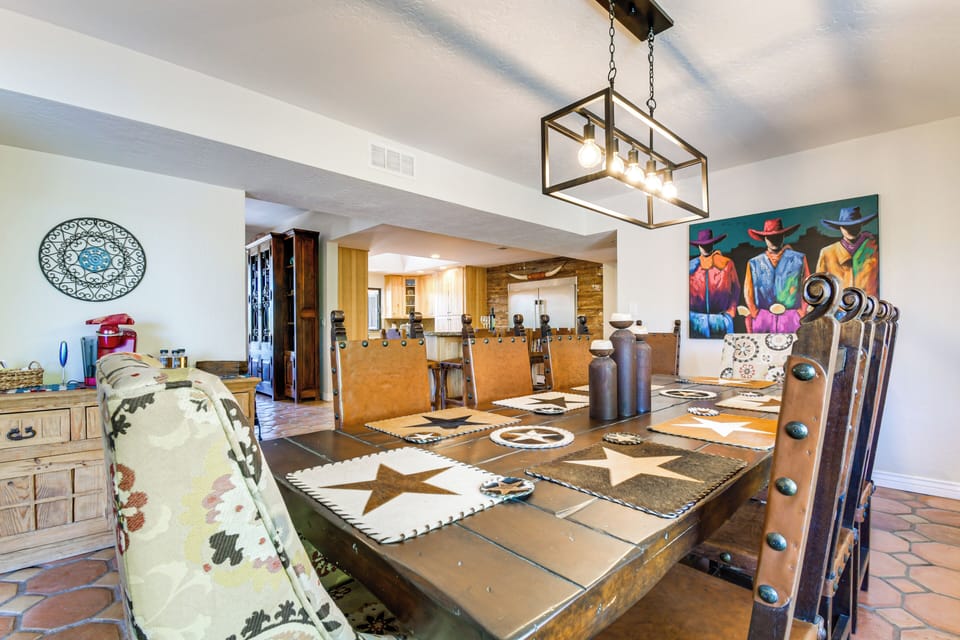 House (6 Bedrooms) | Interior