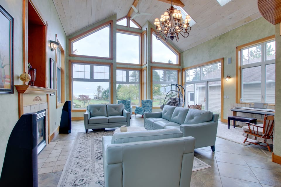 House (4 Bedrooms) | Front of property