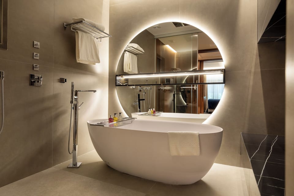 Suite Spa Velazquez "The Wellington Club" | Bathroom | Designer toiletries, hair dryer, bathrobes, slippers