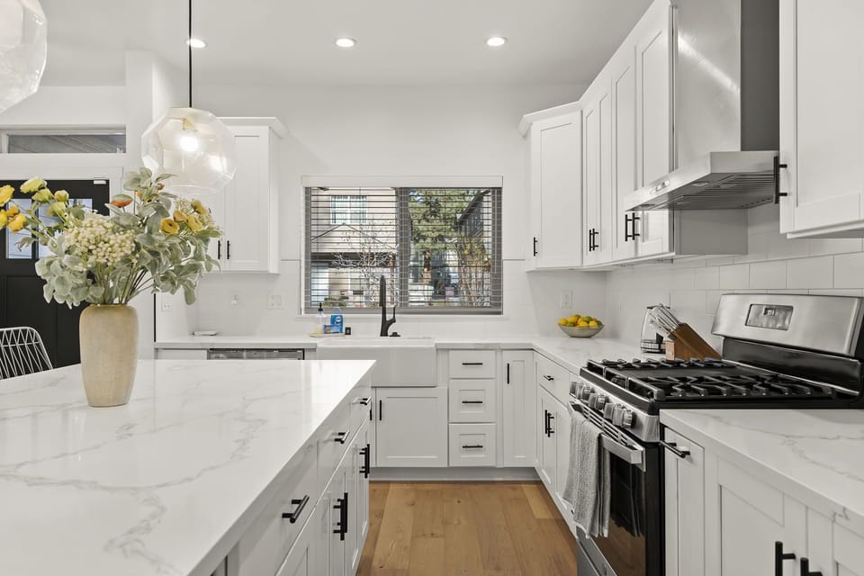 Bright and Spacious Kitchen